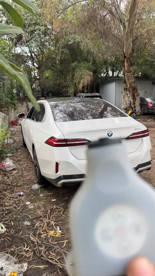 2024 BMW 5 Series 2.0T 190HP L4 8AT,autocango,china used car exporter,china ev exporter,chinese used car exporter,chinese used ev exporter