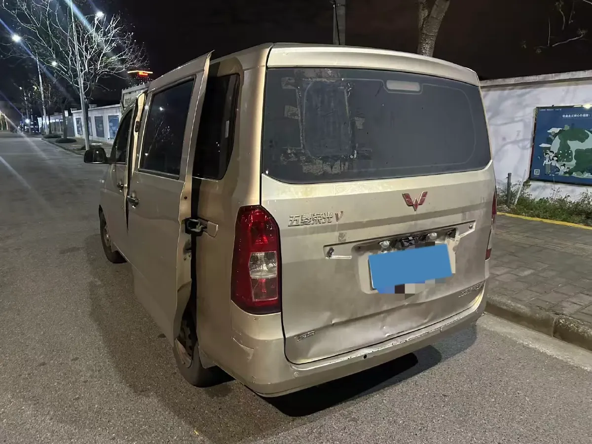2019 WuLing RongGuang V 1.5L 99HP L4 6MT,autocango,china used car exporter,china ev exporter,chinese used car exporter,chinese used ev exporter