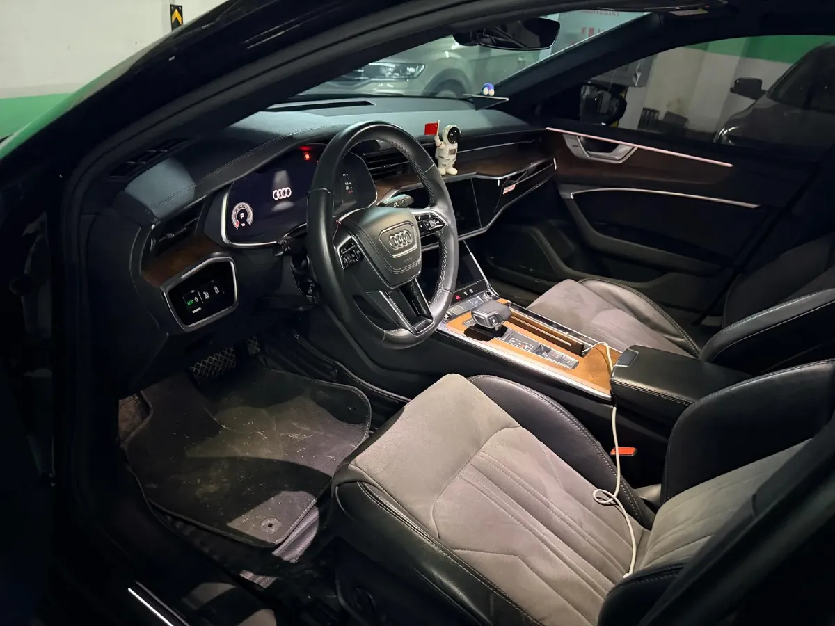 2023 Audi A6L 2.0T 245HP L4 7DCT,autocango,china used car exporter,china ev exporter,chinese used car exporter,chinese used ev exporter