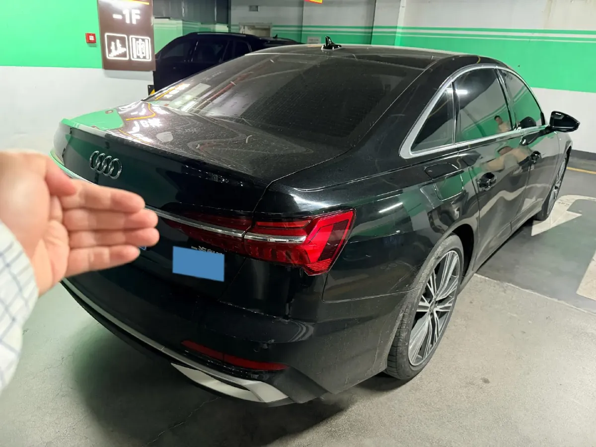 2023 Audi A6L 2.0T 245HP L4 7DCT,autocango,china used car exporter,china ev exporter,chinese used car exporter,chinese used ev exporter