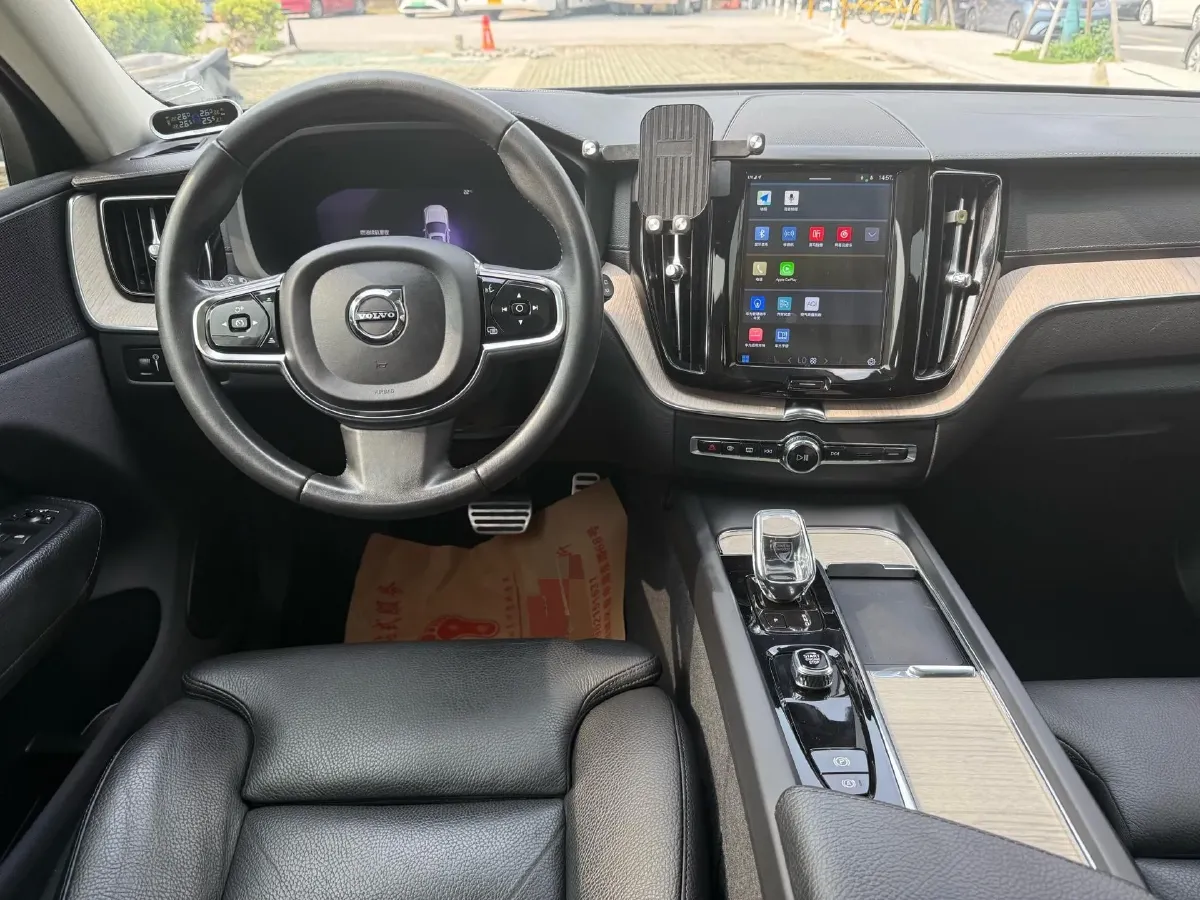 2022 Volvo XC60 2.0T 250HP L4 8AT,autocango,china used car exporter,china ev exporter,chinese used car exporter,chinese used ev exporter