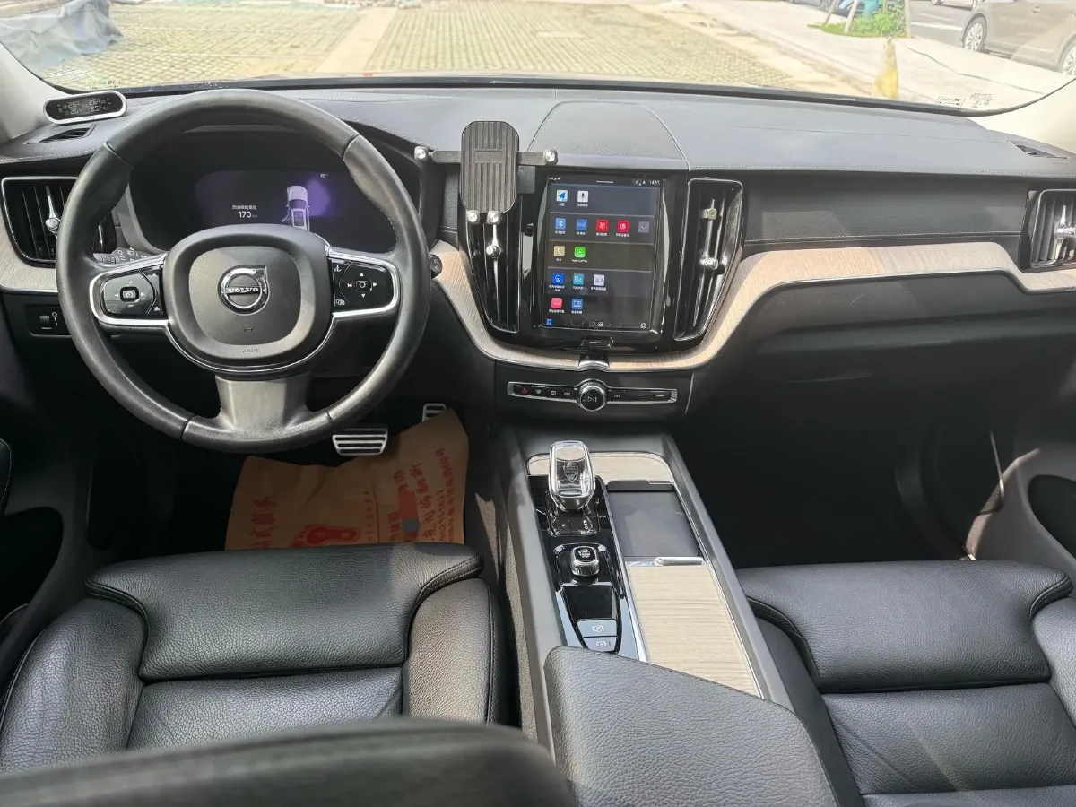 2022 Volvo XC60 2.0T 250HP L4 8AT,autocango,china used car exporter,china ev exporter,chinese used car exporter,chinese used ev exporter