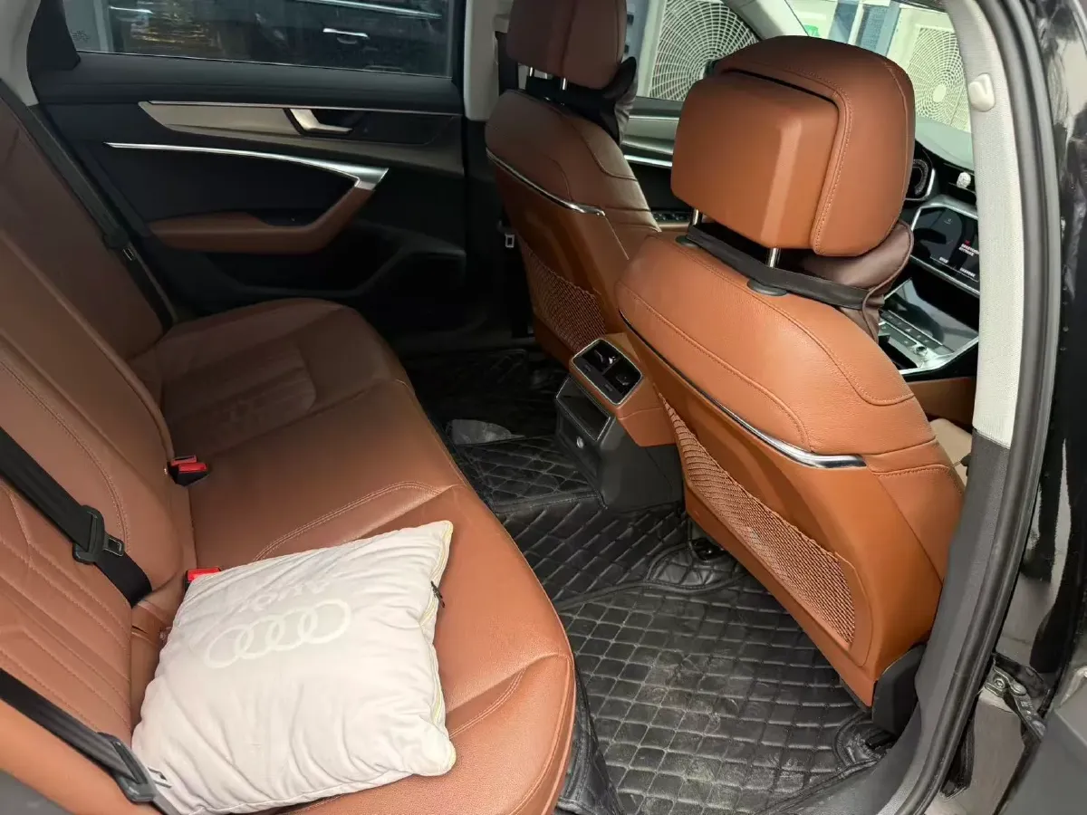 2021 Audi A6L 2.0T 190HP L4 7DCT,autocango,china used car exporter,china ev exporter,chinese used car exporter,chinese used ev exporter