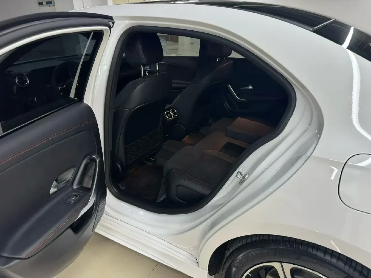 2024 Mercedes-Benz A Class 1.3T 163HP L4 7DCT,autocango,china used car exporter,china ev exporter,chinese used car exporter,chinese used ev exporter