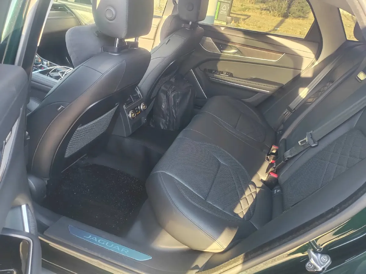 2022 Jaguar XFL 2.0T 250HP L4 8AT,autocango,china used car exporter,china ev exporter,chinese used car exporter,chinese used ev exporter