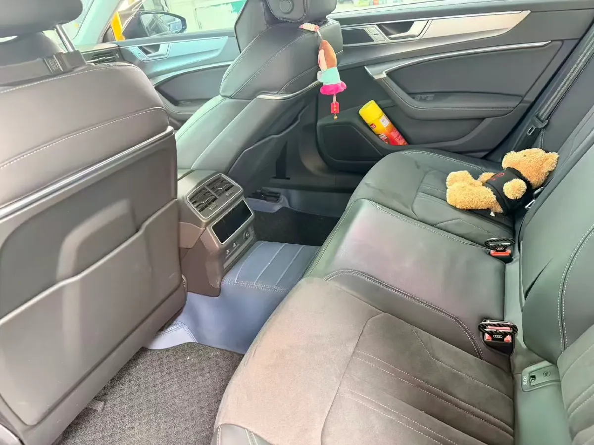 2024 Audi A7L 2.0T 245HP L4 7DCT,autocango,china used car exporter,china ev exporter,chinese used car exporter,chinese used ev exporter