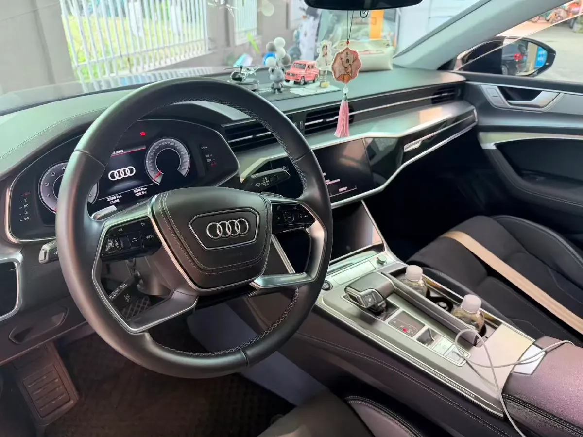 2024 Audi A7L 2.0T 245HP L4 7DCT,autocango,china used car exporter,china ev exporter,chinese used car exporter,chinese used ev exporter