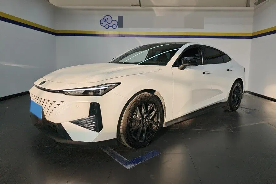 2024 ChangAn UNI-V 1.5T 188HP L4 7DCT,autocango,china used car exporter,china ev exporter,chinese used car exporter,chinese used ev exporter