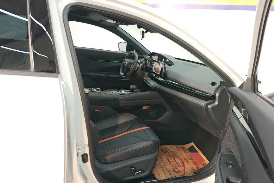 2024 ChangAn UNI-V 1.5T 188HP L4 7DCT,autocango,china used car exporter,china ev exporter,chinese used car exporter,chinese used ev exporter