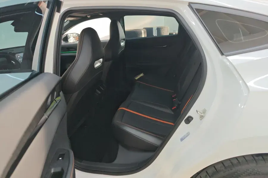 2024 ChangAn UNI-V 1.5T 188HP L4 7DCT,autocango,china used car exporter,china ev exporter,chinese used car exporter,chinese used ev exporter