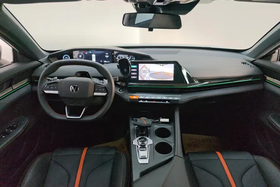 2024 ChangAn UNI-V 1.5T 188HP L4 7DCT,autocango,china used car exporter,china ev exporter,chinese used car exporter,chinese used ev exporter