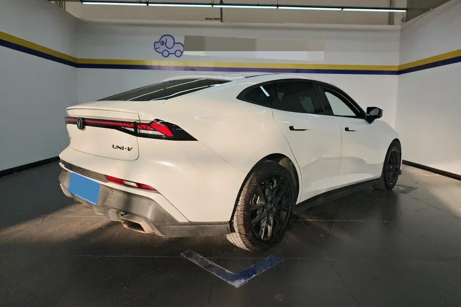 2024 ChangAn UNI-V 1.5T 188HP L4 7DCT,autocango,china used car exporter,china ev exporter,chinese used car exporter,chinese used ev exporter