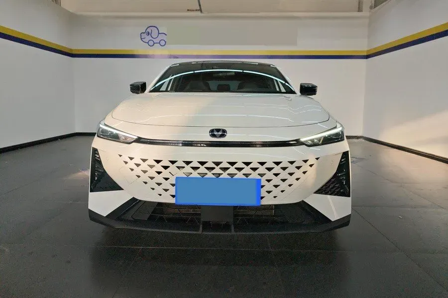 2024 ChangAn UNI-V 1.5T 188HP L4 7DCT,autocango,china used car exporter,china ev exporter,chinese used car exporter,chinese used ev exporter