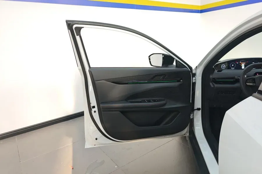 2024 ChangAn UNI-V 1.5T 188HP L4 7DCT,autocango,china used car exporter,china ev exporter,chinese used car exporter,chinese used ev exporter