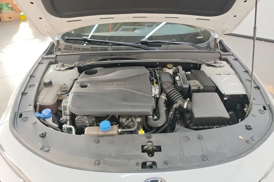 2024 ChangAn UNI-V 1.5T 188HP L4 7DCT,autocango,china used car exporter,china ev exporter,chinese used car exporter,chinese used ev exporter