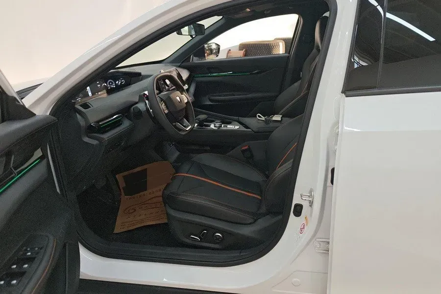 2024 ChangAn UNI-V 1.5T 188HP L4 7DCT,autocango,china used car exporter,china ev exporter,chinese used car exporter,chinese used ev exporter