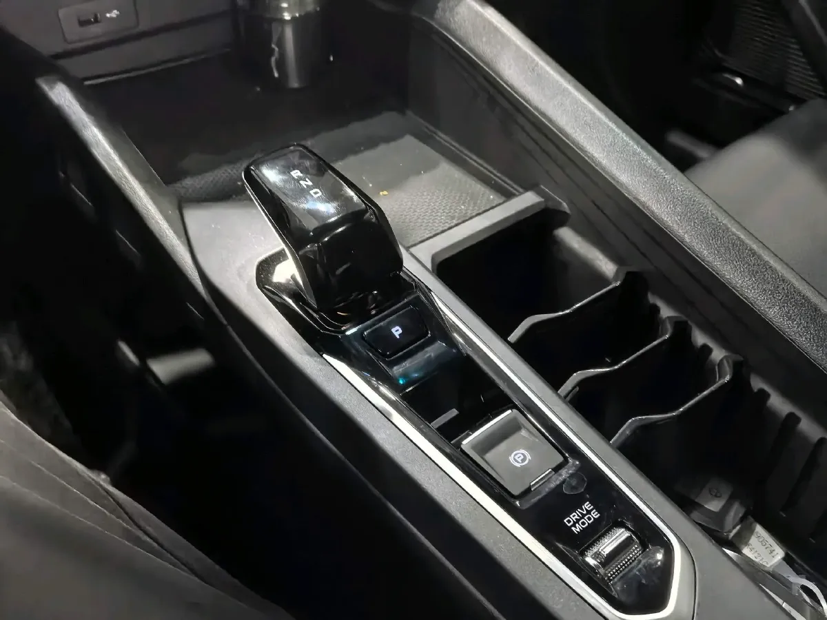 2024 Geely Binray 1.5T 181HP L4 7DCT,autocango,china used car exporter,china ev exporter,chinese used car exporter,chinese used ev exporter