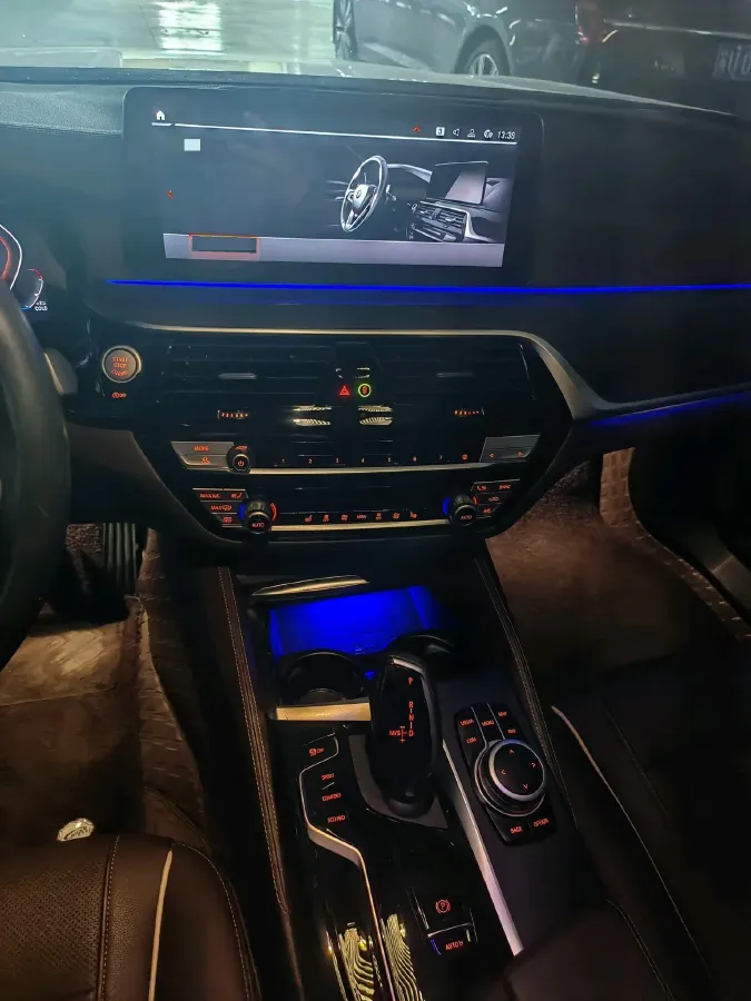 2022 BMW 5 Series 2.0T 252HP L4 8AT,autocango,china used car exporter,china ev exporter,chinese used car exporter,chinese used ev exporter