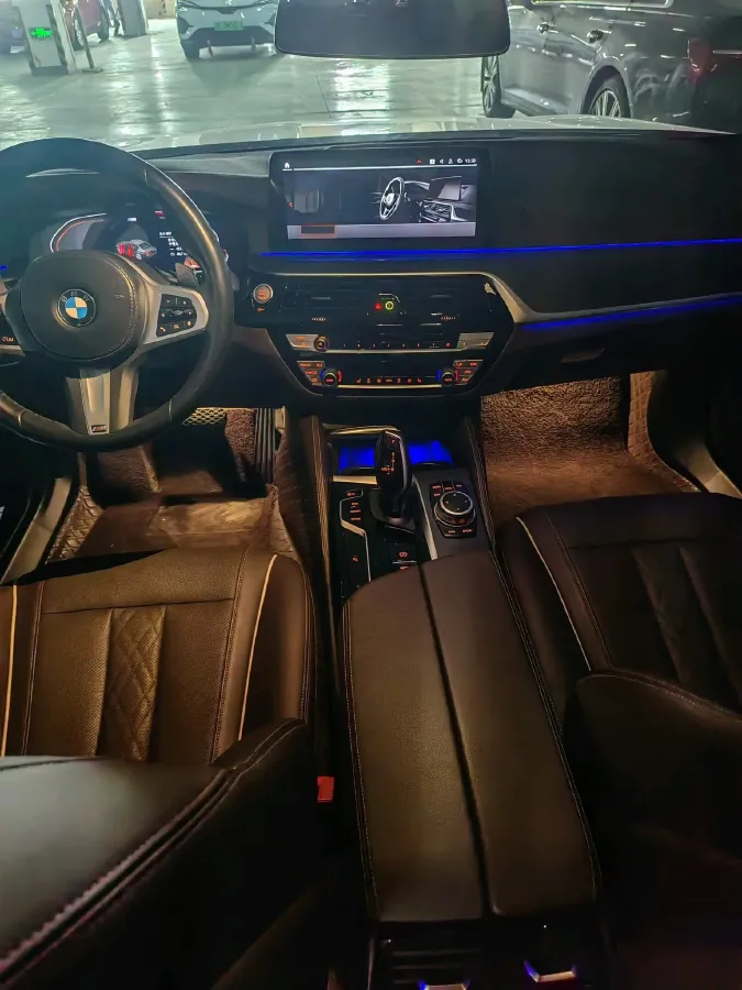 2022 BMW 5 Series 2.0T 252HP L4 8AT,autocango,china used car exporter,china ev exporter,chinese used car exporter,chinese used ev exporter