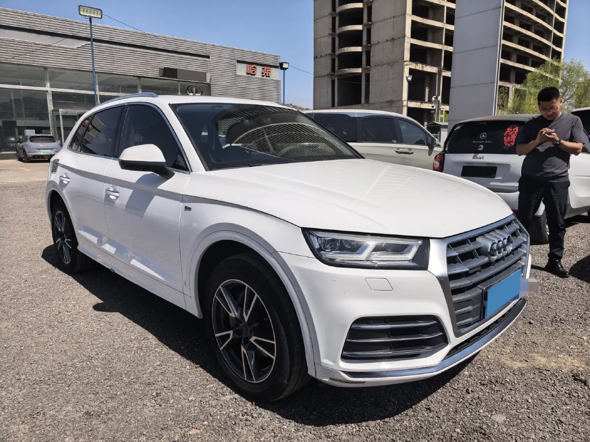 2020 Audi Q5L 2.0T 190HP L4 7DCT,autocango,china used car exporter,china ev exporter,chinese used car exporter,chinese used ev exporter