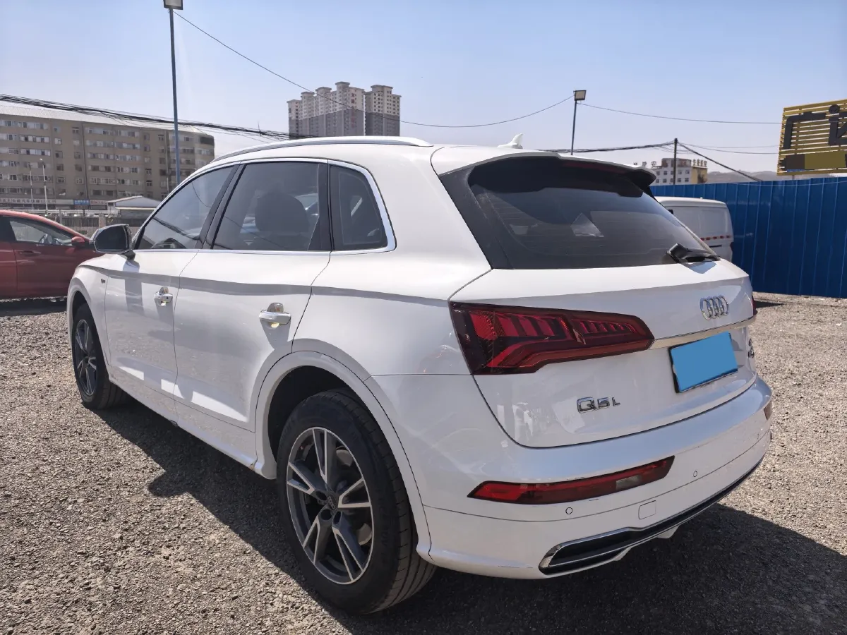 2020 Audi Q5L 2.0T 190HP L4 7DCT,autocango,china used car exporter,china ev exporter,chinese used car exporter,chinese used ev exporter