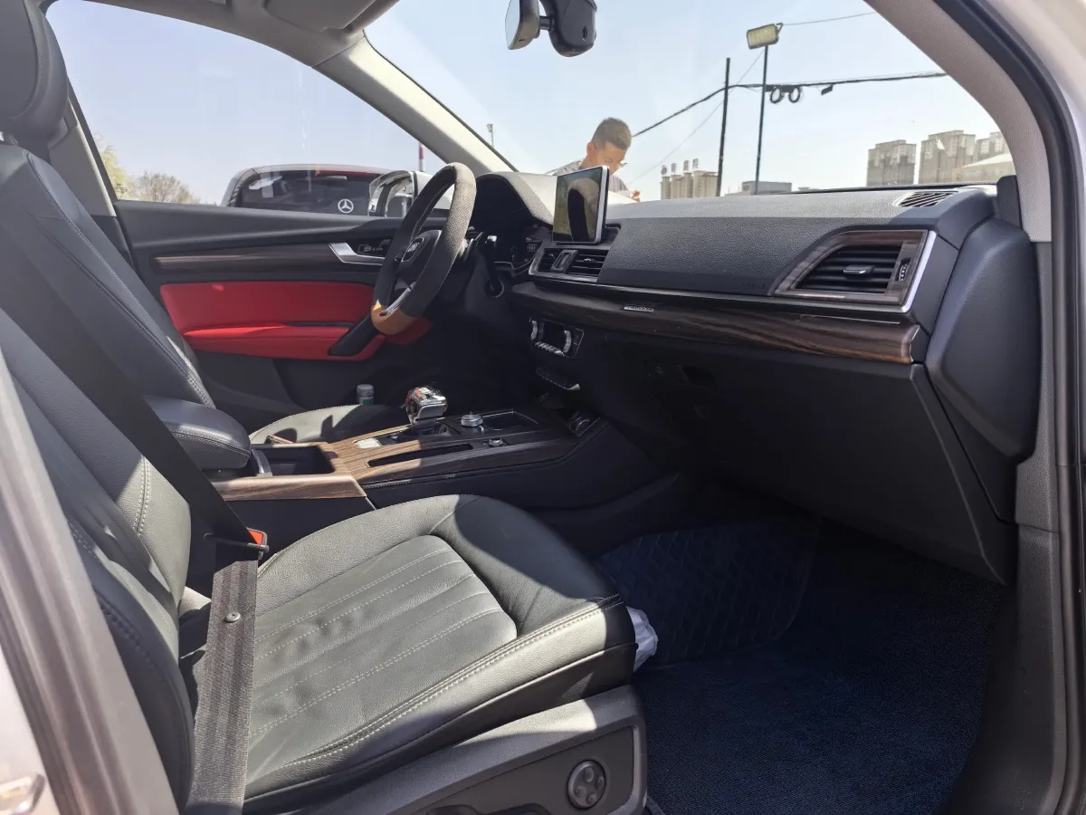 2020 Audi Q5L 2.0T 190HP L4 7DCT,autocango,china used car exporter,china ev exporter,chinese used car exporter,chinese used ev exporter