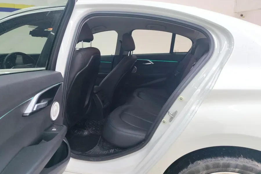 2021 BMW 1 Series 1.5T 140HP L3 7DCT,autocango,china used car exporter,china ev exporter,chinese used car exporter,chinese used ev exporter