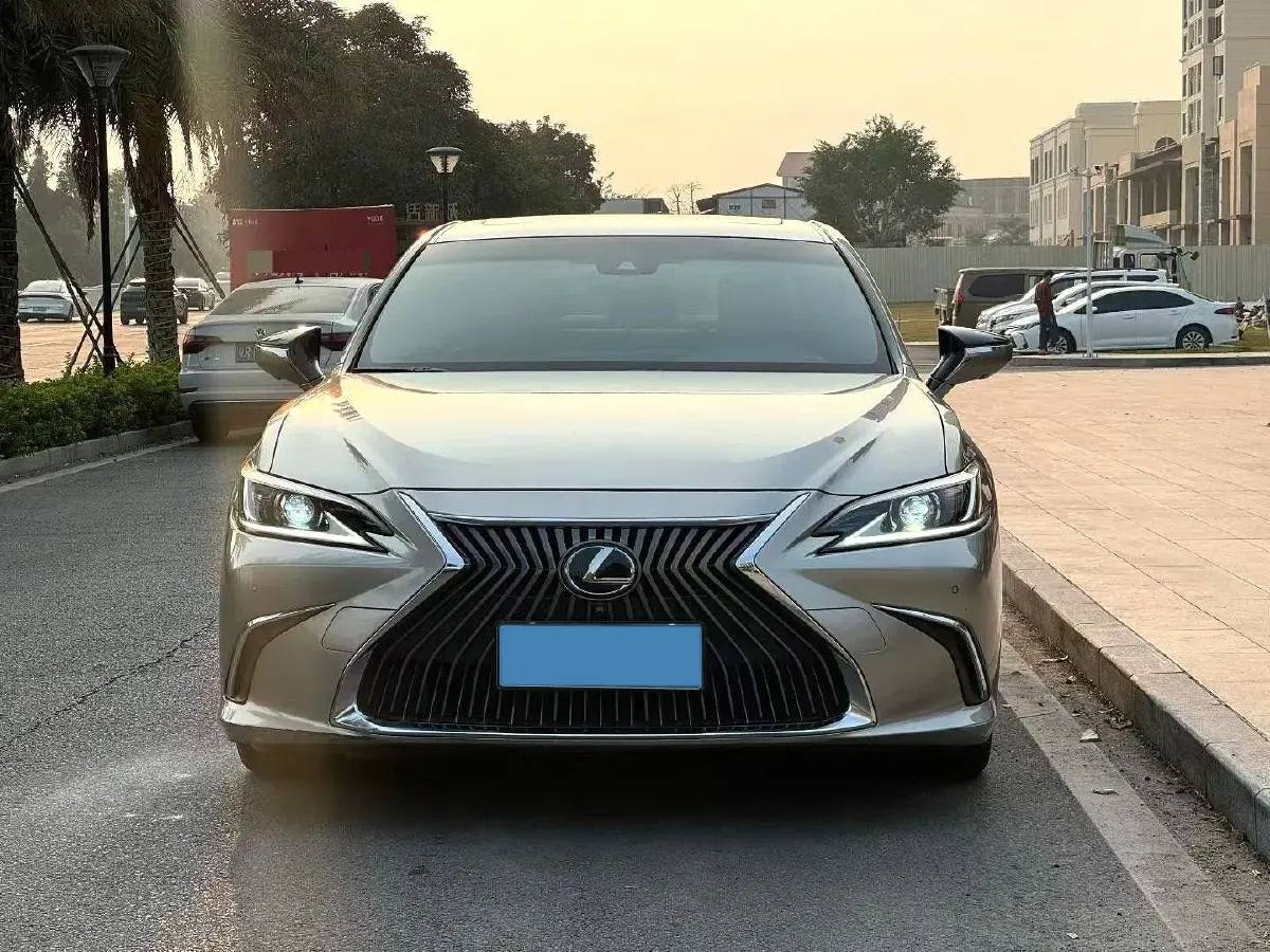 2018 Lexus ES 2.0L 173HP L4 CVT,autocango,china used car exporter,china ev exporter,chinese used car exporter,chinese used ev exporter