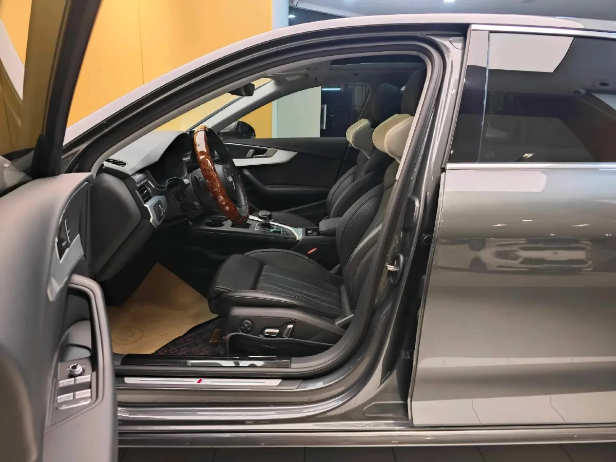 2023 Audi A4L 2.0T 190HP L4 7DCT,autocango,china used car exporter,china ev exporter,chinese used car exporter,chinese used ev exporter