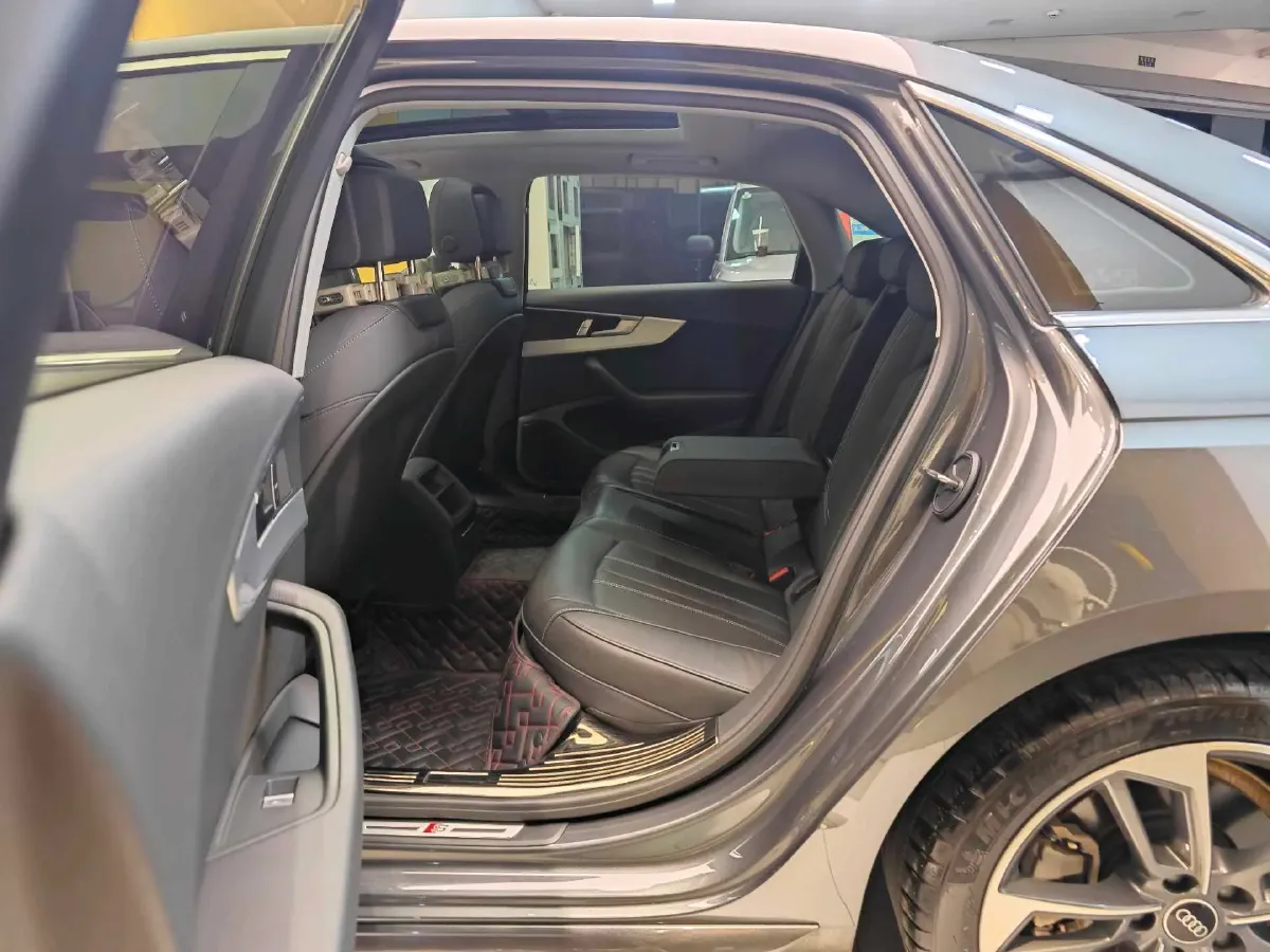 2023 Audi A4L 2.0T 190HP L4 7DCT,autocango,china used car exporter,china ev exporter,chinese used car exporter,chinese used ev exporter