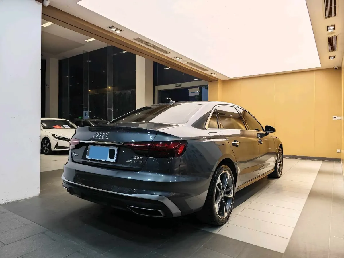 2023 Audi A4L 2.0T 190HP L4 7DCT,autocango,china used car exporter,china ev exporter,chinese used car exporter,chinese used ev exporter
