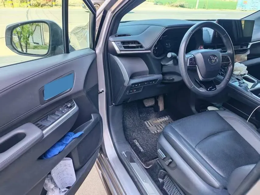 2023 Toyota Sienna 2.5L 189HP L4 E-CVT Hybrid,autocango,china used car exporter,china ev exporter,chinese used car exporter,chinese used ev exporter