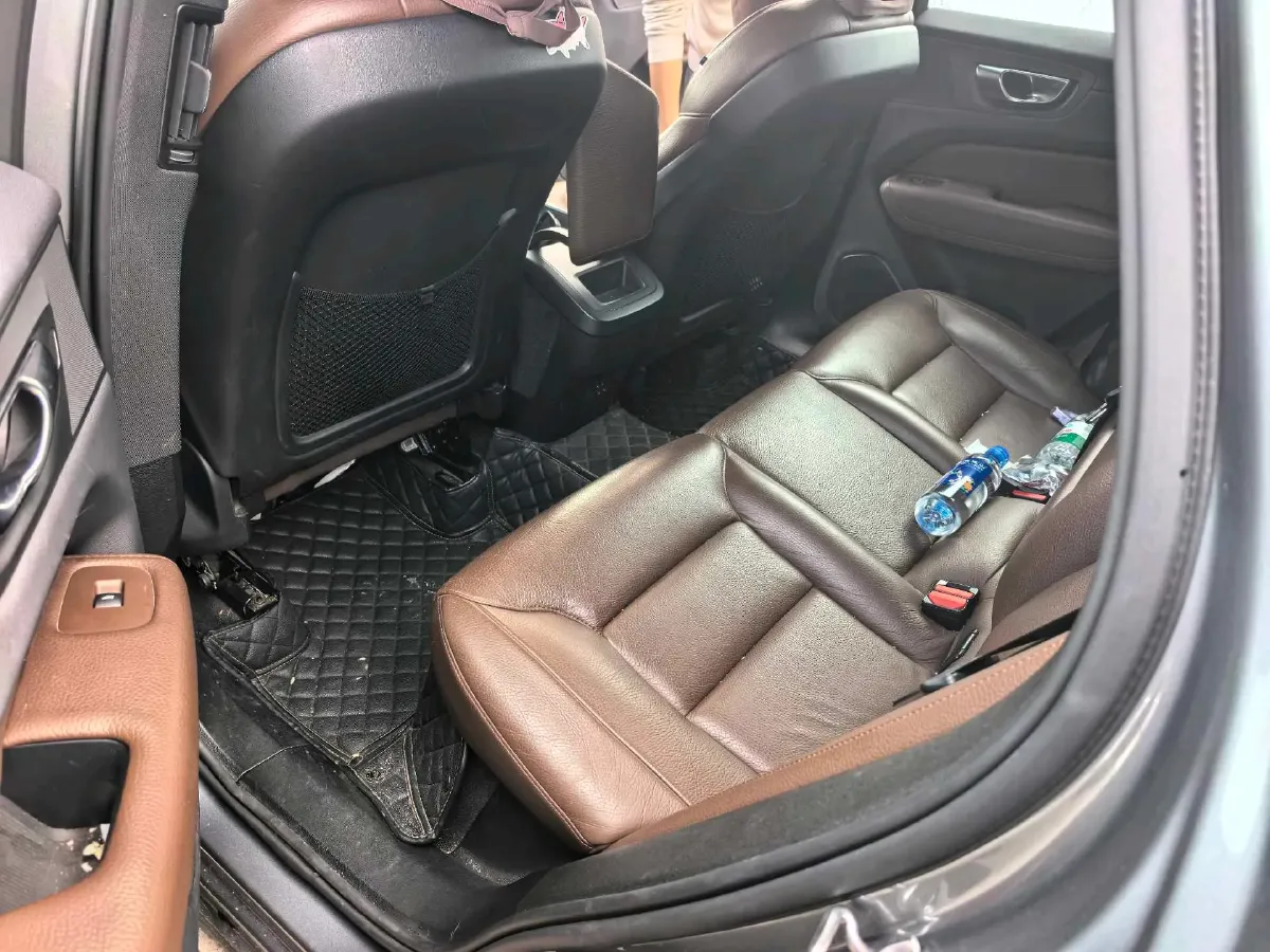 2021 Volvo XC60 2.0T 250HP L4 8AT,autocango,china used car exporter,china ev exporter,chinese used car exporter,chinese used ev exporter