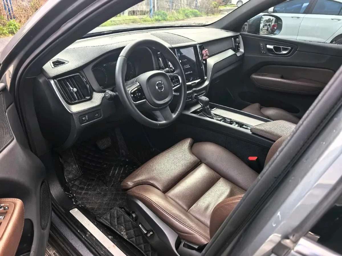 2021 Volvo XC60 2.0T 250HP L4 8AT,autocango,china used car exporter,china ev exporter,chinese used car exporter,chinese used ev exporter