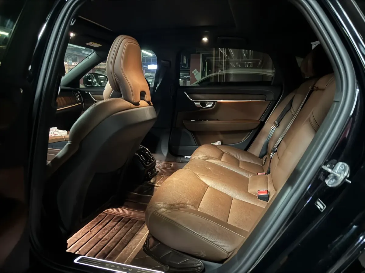 2024 Volvo S90 2.0T 250HP L4 8AT,autocango,china used car exporter,china ev exporter,chinese used car exporter,chinese used ev exporter