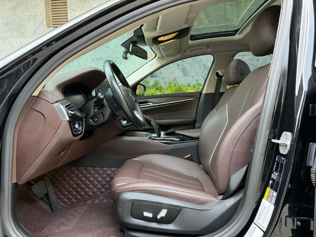 2021 BMW 5 Series 2.0T 184HP L4 8AT PHEV 17.7KWH,autocango,china used car exporter,china ev exporter,chinese used car exporter,chinese used ev exporter