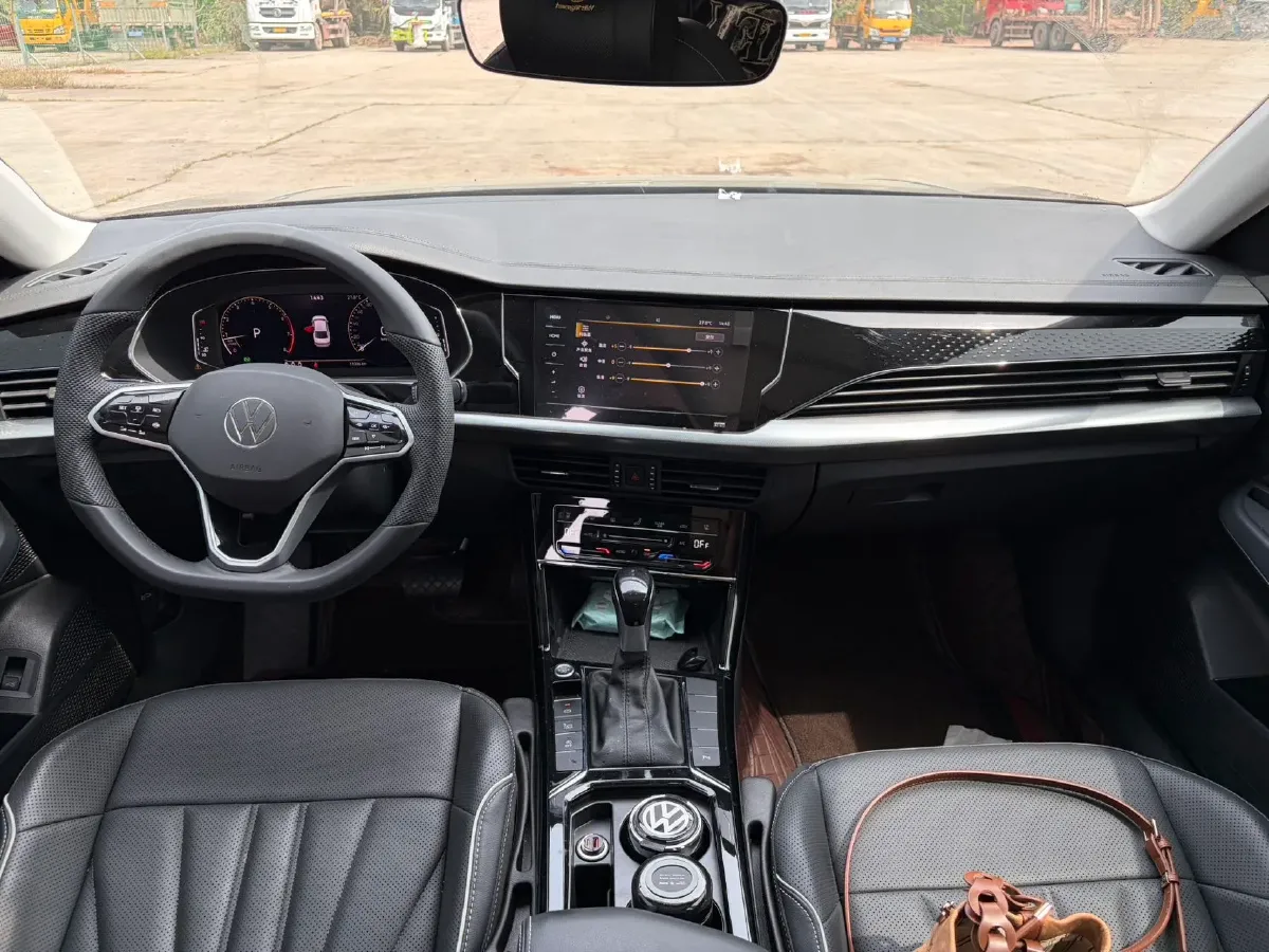 2024 Volkswagen Passat 2.0T 186HP L4 7DCT,autocango,china used car exporter,china ev exporter,chinese used car exporter,chinese used ev exporter