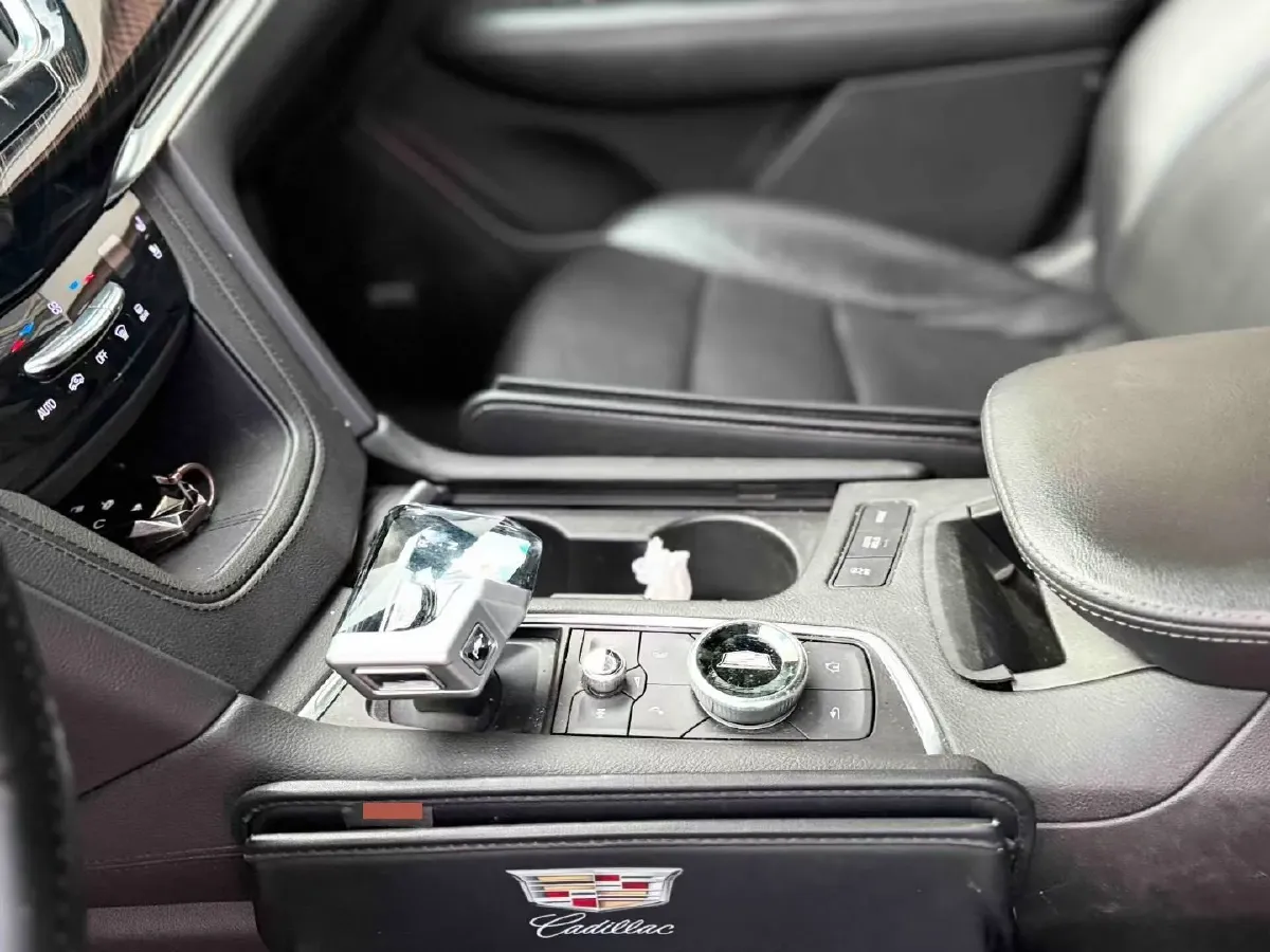 2022 Cadillac XT6 2.0T 237HP L4 9AT,autocango,china used car exporter,china ev exporter,chinese used car exporter,chinese used ev exporter