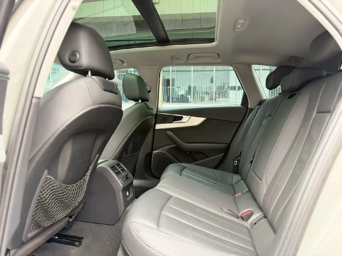 2021 Audi A4 2.0T 204HP L4 7DCT,autocango,china used car exporter,china ev exporter,chinese used car exporter,chinese used ev exporter