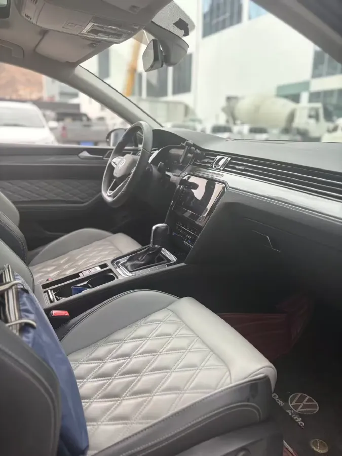 2023 Volkswagen Magotan 2.0T 186HP L4 7DCT,autocango,china used car exporter,china ev exporter,chinese used car exporter,chinese used ev exporter