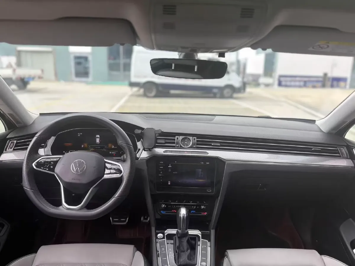 2023 Volkswagen Magotan 2.0T 186HP L4 7DCT,autocango,china used car exporter,china ev exporter,chinese used car exporter,chinese used ev exporter