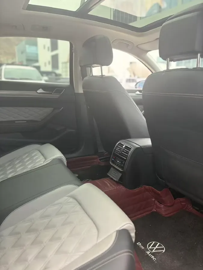 2023 Volkswagen Magotan 2.0T 186HP L4 7DCT,autocango,china used car exporter,china ev exporter,chinese used car exporter,chinese used ev exporter