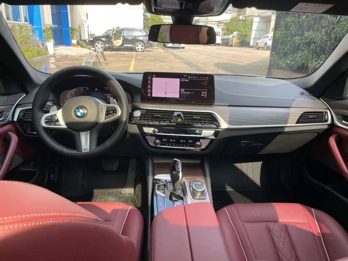 2022 BMW 5 Series 2.0T 245HP L4 8AT,autocango,china used car exporter,china ev exporter,chinese used car exporter,chinese used ev exporter