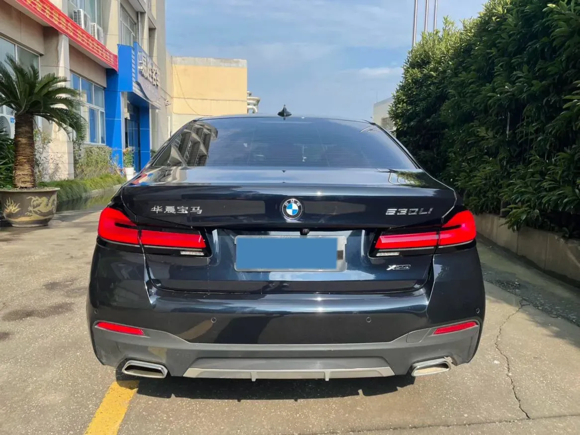 2022 BMW 5 Series 2.0T 245HP L4 8AT,autocango,china used car exporter,china ev exporter,chinese used car exporter,chinese used ev exporter