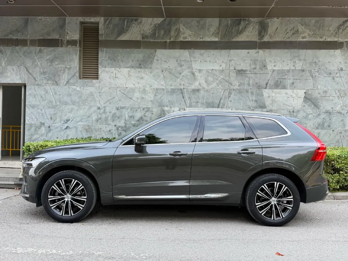 2022 Volvo XC60 2.0T 250HP L4 8AT,autocango,china used car exporter,china ev exporter,chinese used car exporter,chinese used ev exporter
