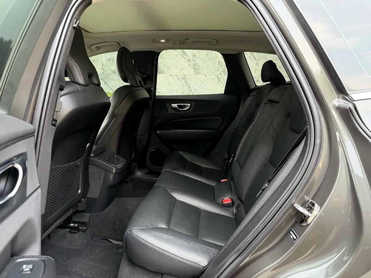 2022 Volvo XC60 2.0T 250HP L4 8AT,autocango,china used car exporter,china ev exporter,chinese used car exporter,chinese used ev exporter