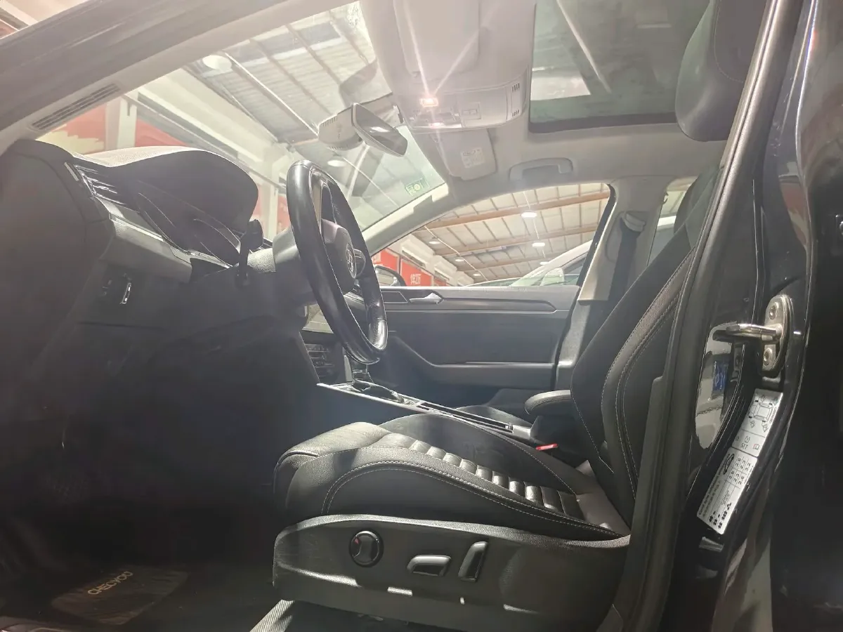 2020 Volkswagen Magotan 2.0T 186HP L4 7DCT,autocango,china used car exporter,china ev exporter,chinese used car exporter,chinese used ev exporter