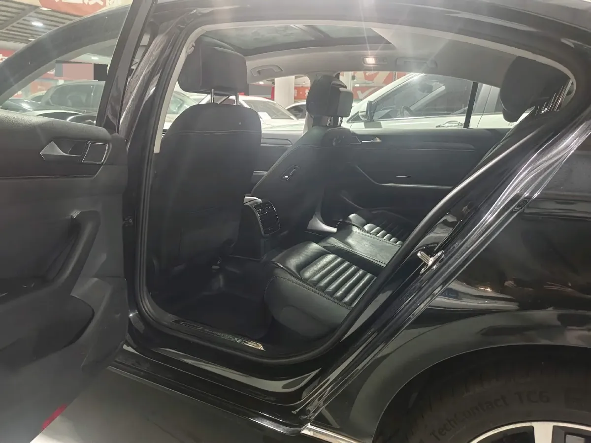 2020 Volkswagen Magotan 2.0T 186HP L4 7DCT,autocango,china used car exporter,china ev exporter,chinese used car exporter,chinese used ev exporter