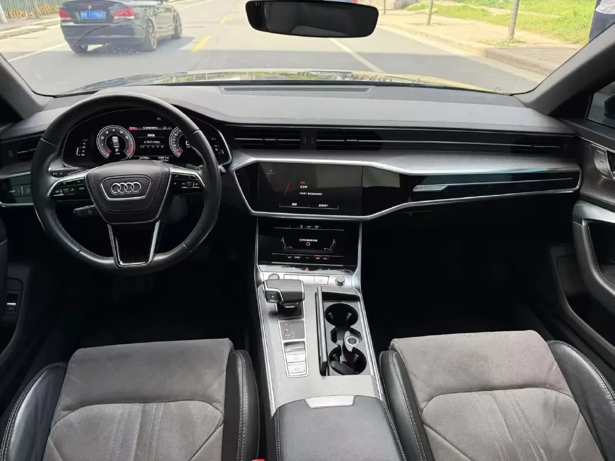 2023 Audi A6L 2.0T 190HP L4 7DCT,autocango,china used car exporter,china ev exporter,chinese used car exporter,chinese used ev exporter