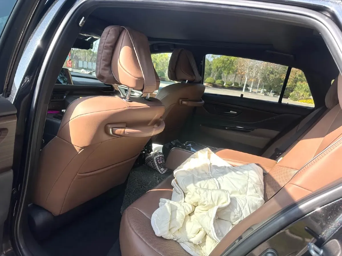 2024 Toyota Crown 2.5L 185HP L4 E-CVT Hybrid,autocango,china used car exporter,china ev exporter,chinese used car exporter,chinese used ev exporter